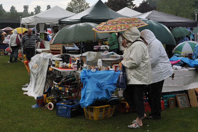 Bild Thomas Kleinert: Flohmarkt im Gaßbachtal